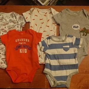 Lot of 5 onesies size 3 months